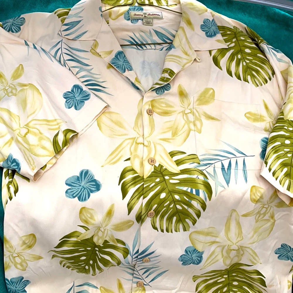 LARGE TOMMY BAHAMA 100% SILK SHORT SLEEVE SHIRT